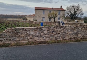 REPRISE MUR EN PIERRES COMME A L 'EXISTANT